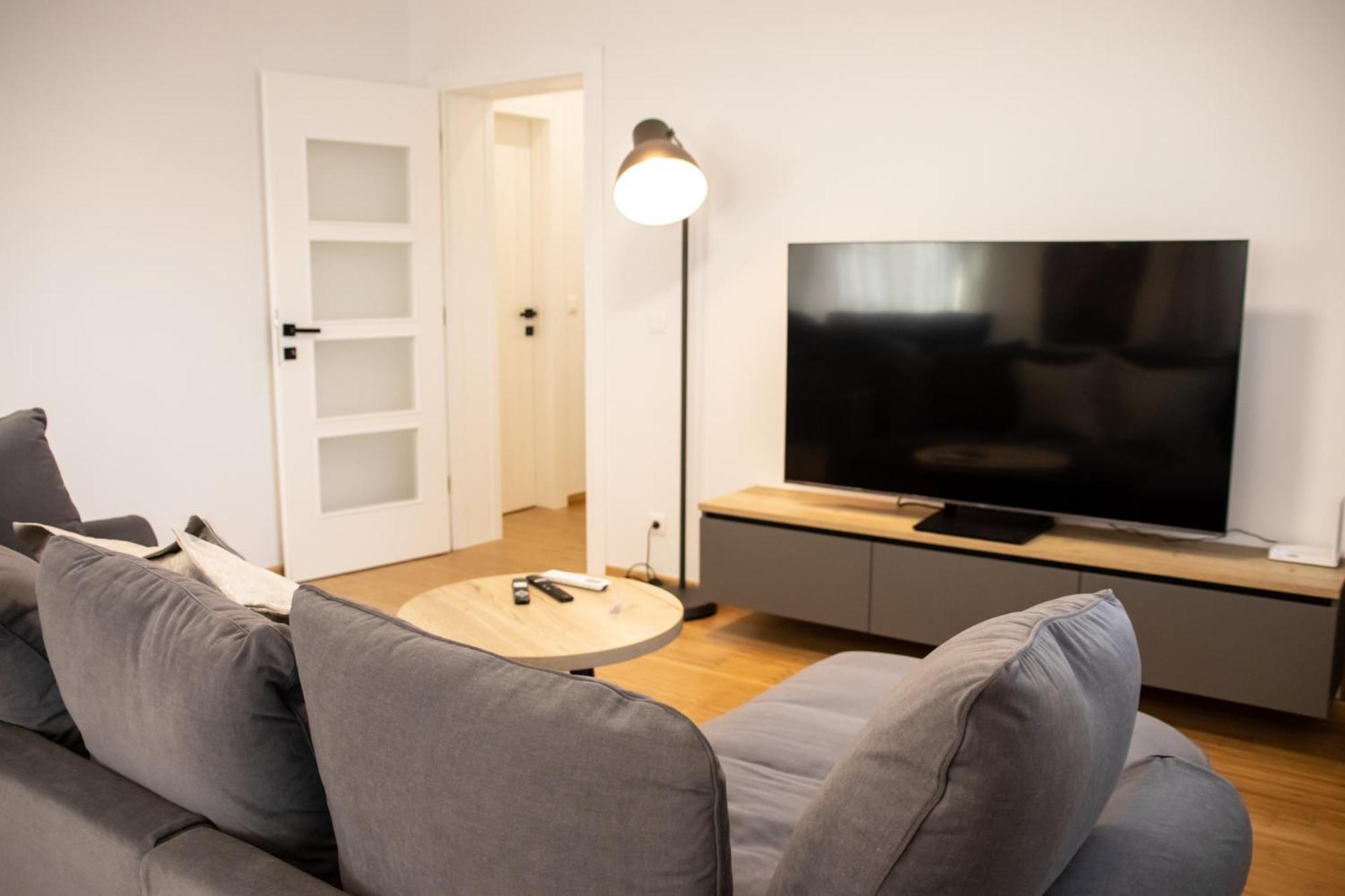 Hugo Apartments Загреб Екстериор снимка
